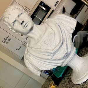 A beautiful statue head of Julius Caesar quite heavy.